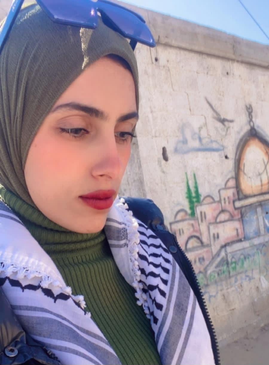 الاعلامية الهام ابو قص - غزة